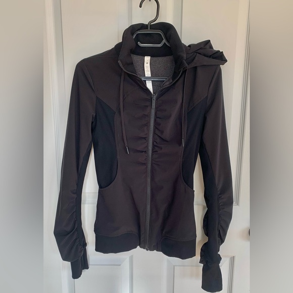 Lululemon Coat - Picture 1 of 8
